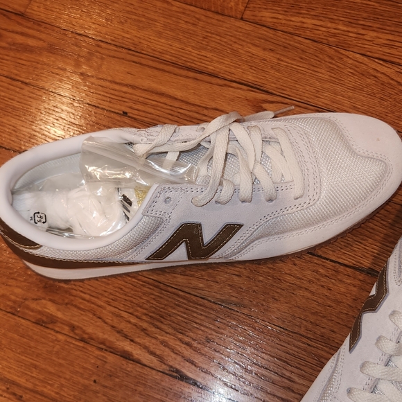 New Balance White Sneakers with Gold Details - Picture 2 of 3